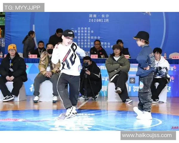 成都街舞队配合引发热议舞者之间默契与争议的碰撞 成都街舞队配合引发热议舞者之间默契与争议的碰撞